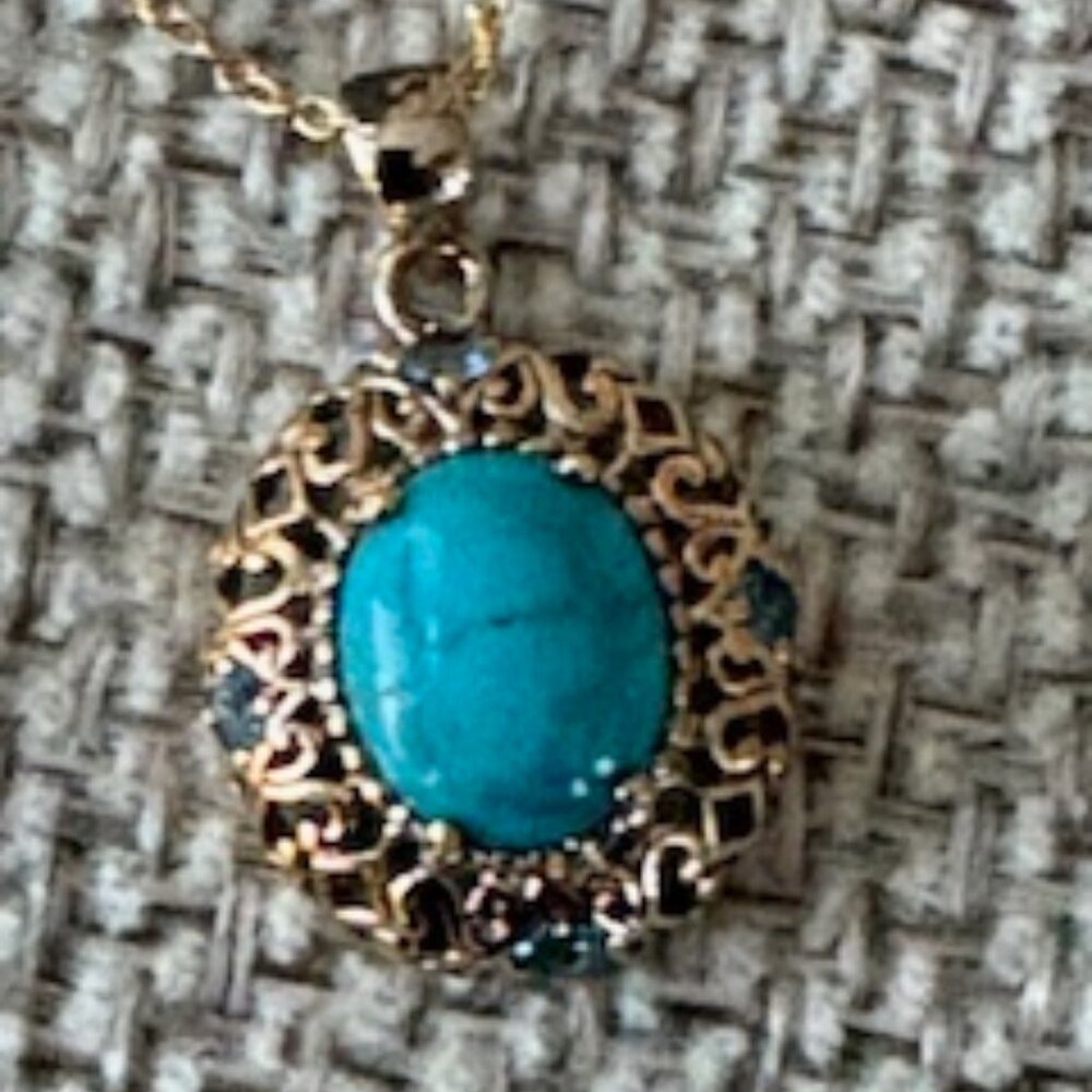 Sterling Silver Gold tone chain w/Cabochon Turquoise stone pendant